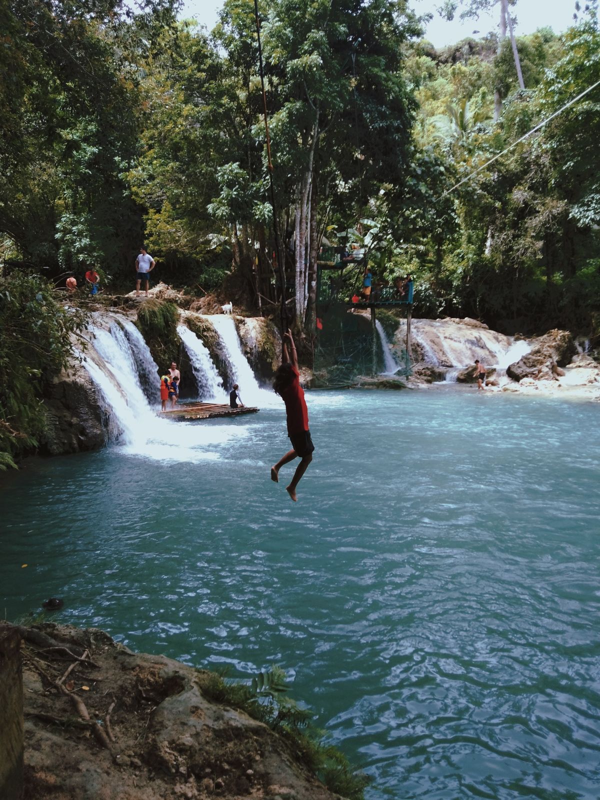 Cambugahay Falls à Siquijor, cascades tropicales et bassin turquoise